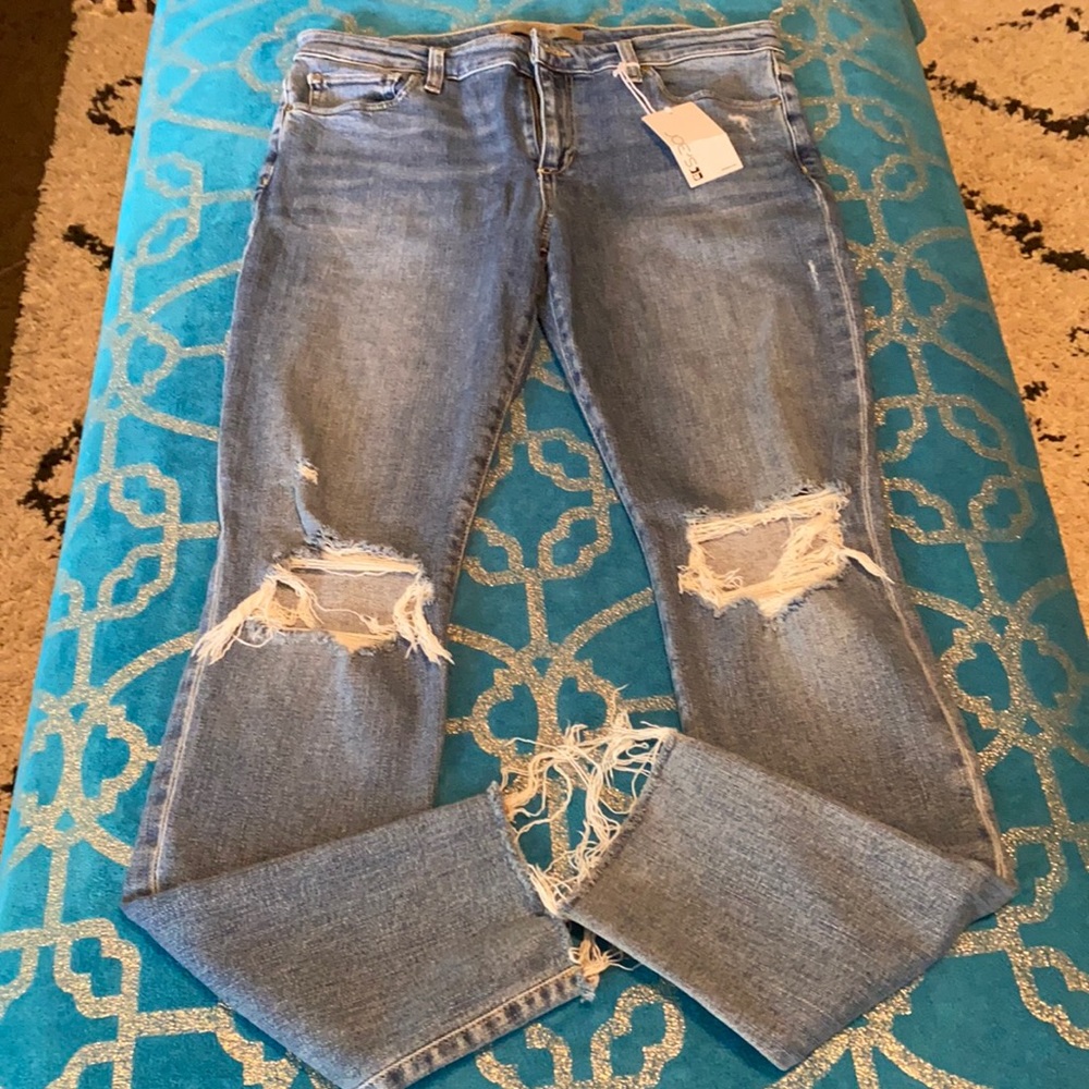 Brand new Joe’s Jeans ripped knee